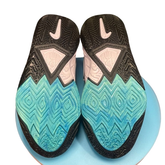 Nike Kyrie 8 GO (gs) “Orca” black-white-light menta. Size 5Y. - Picture 9 of 11